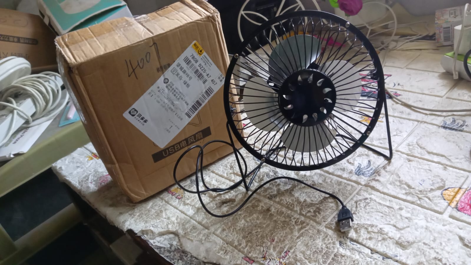 USB Table Desk Personal Metal Electronic Fan, Compatible with Computers, Laptops, Student Dormitory, Suitable For Office, School Use (1 Pc) USB Table Desk Personal Metal Electronic Fan, Compatible with Computers, Laptops, Student Dormitory, Suitable For Office, School Use (1 Pc)